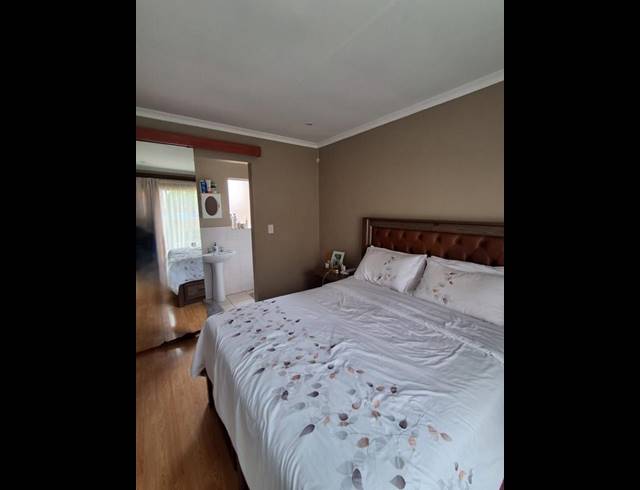 3 BEDROOM HOUSE FOR SALE IN HEUWELSIG ESTATE